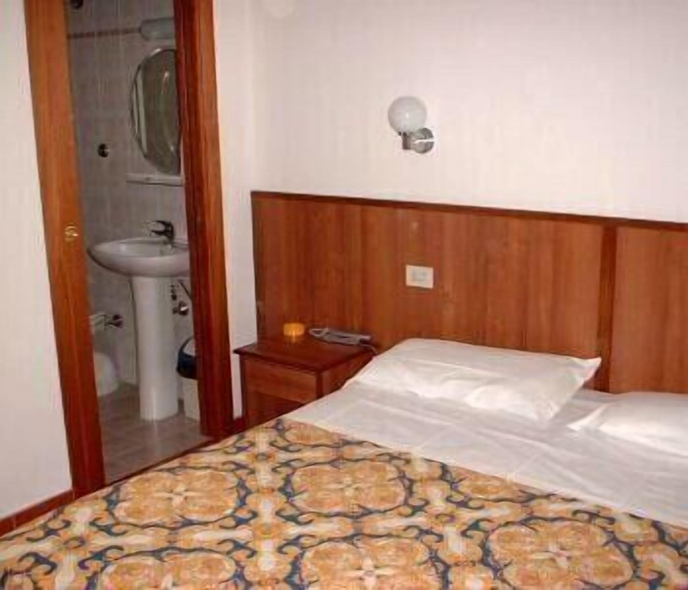 Albergo Sonia Φλωρεντία Εξωτερικό φωτογραφία